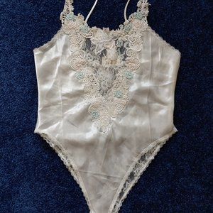 Victoria's Secret Vintage Gold Label Cream Teddy w/lace and appliques size Small